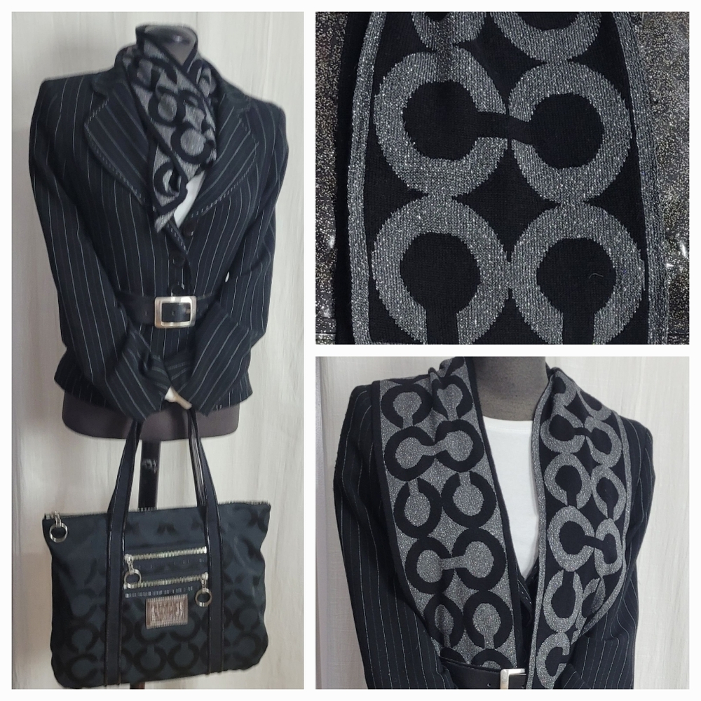 Coach Reversible SCARF - Picture 2 of 8